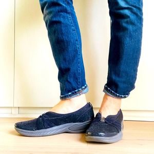 Bzees, the Rosie Washable Slip-On Sneakers feature: Size  10.5 Navy Blue